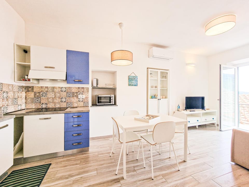 Property building, Kitchen or kitchenette, Living room