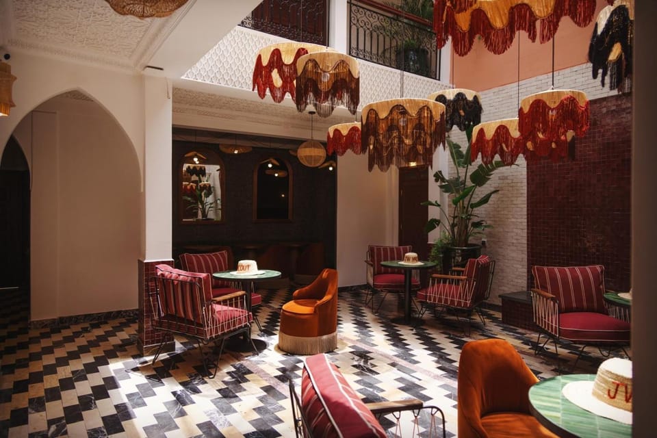 Restaurant/places to eat, Living room, Banquet/Function facilities, Seating area