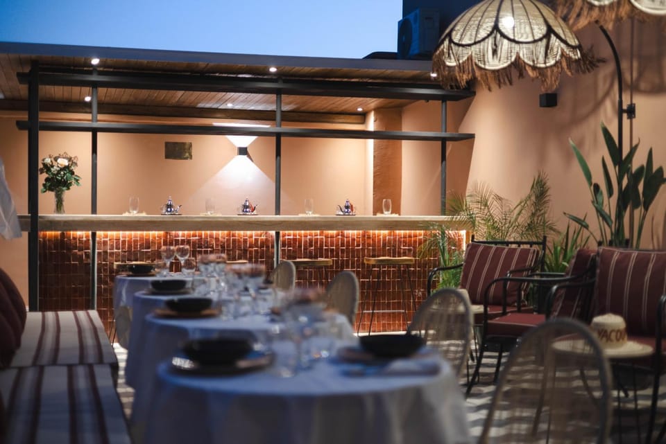 Restaurant/places to eat, Balcony/Terrace, Lounge or bar