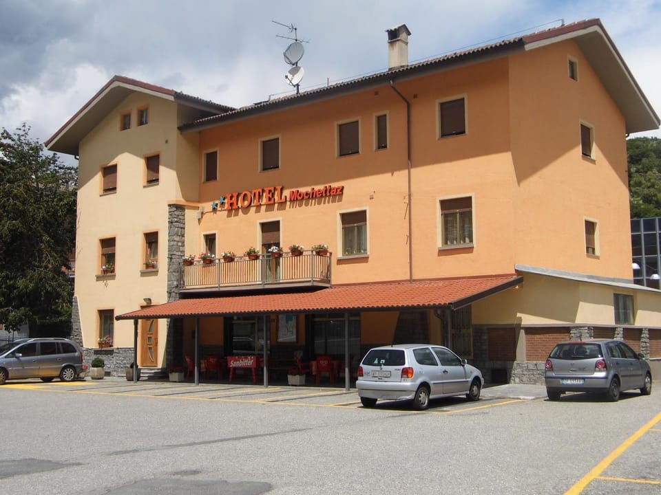 Facade/entrance