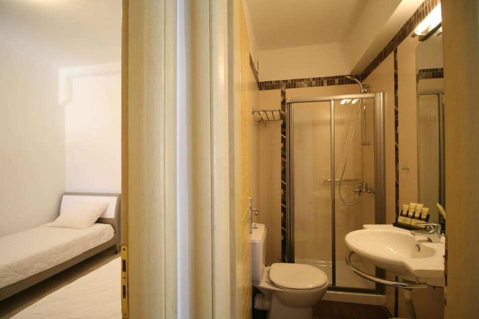 Shower, Bedroom