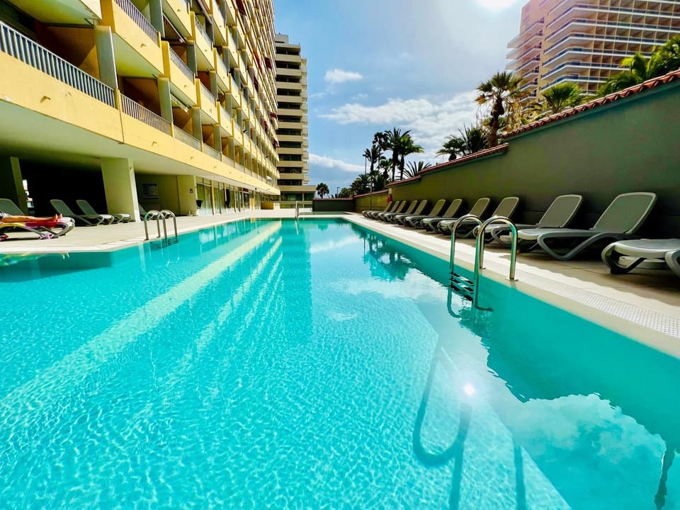 Swimming pool, sunbed