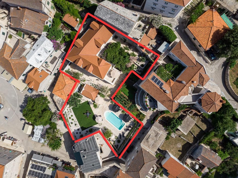 Property building, Bird's eye view, Swimming pool, Location