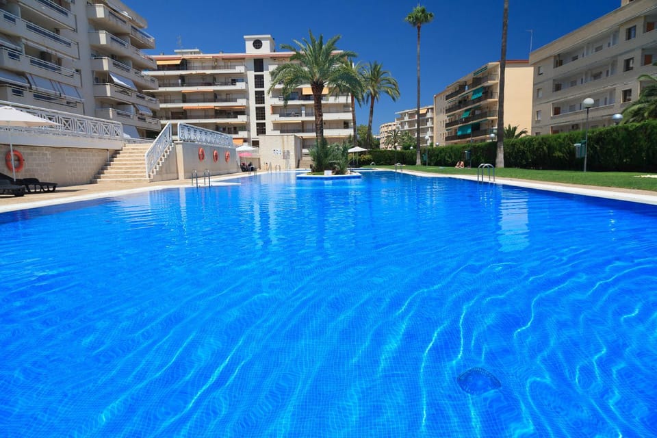 Property building, Swimming pool, Swimming pool