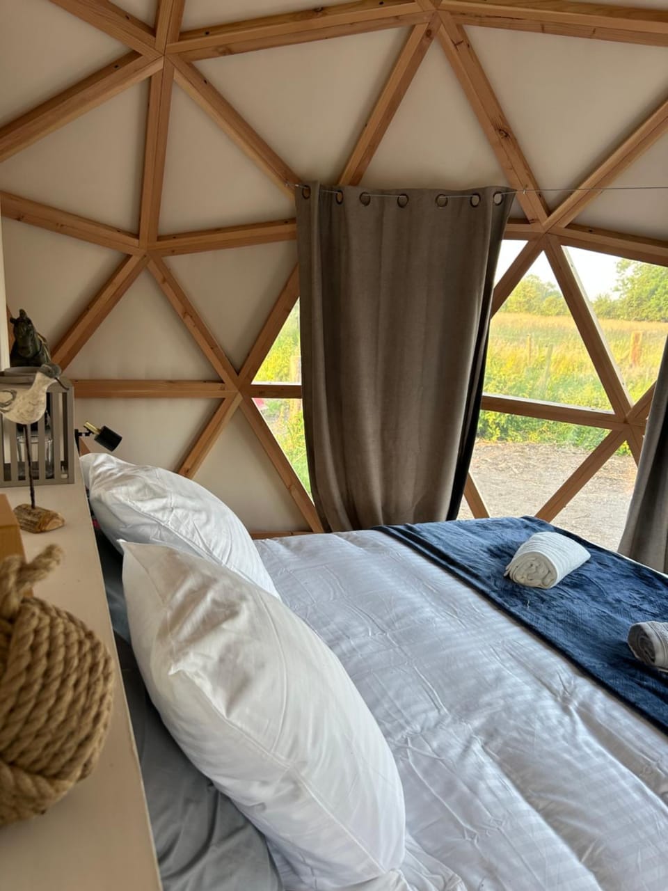 Bed, Photo of the whole room