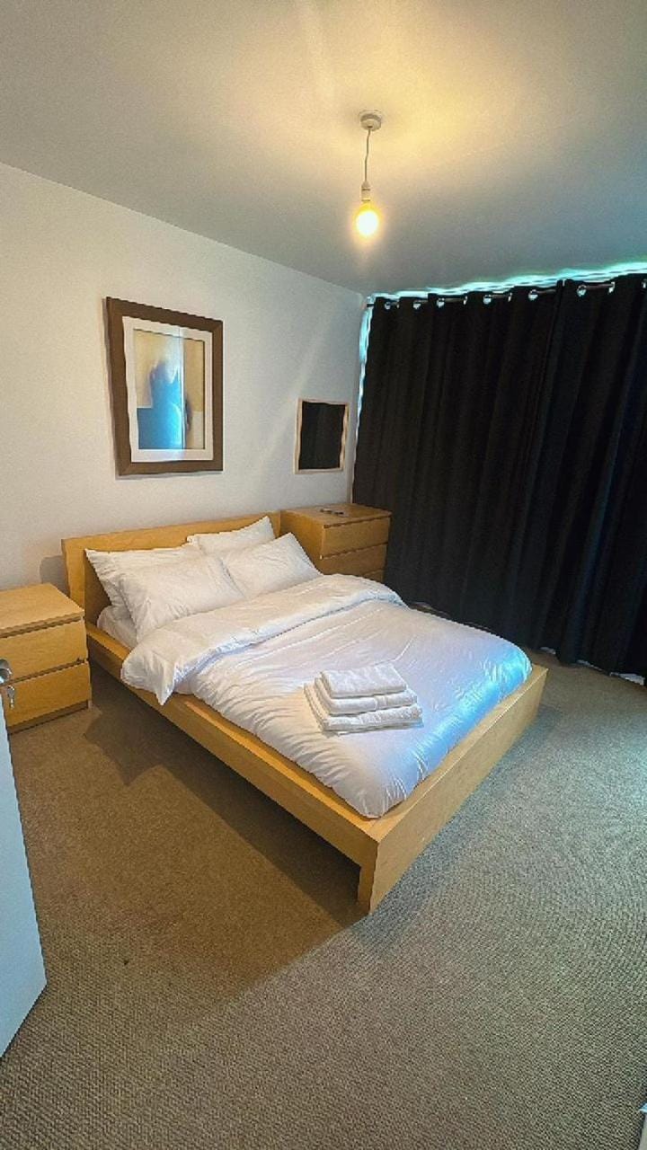 Bed, Photo of the whole room, towels