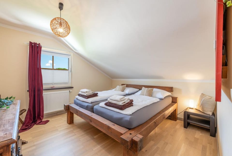 Bed, Photo of the whole room, Bedroom, towels