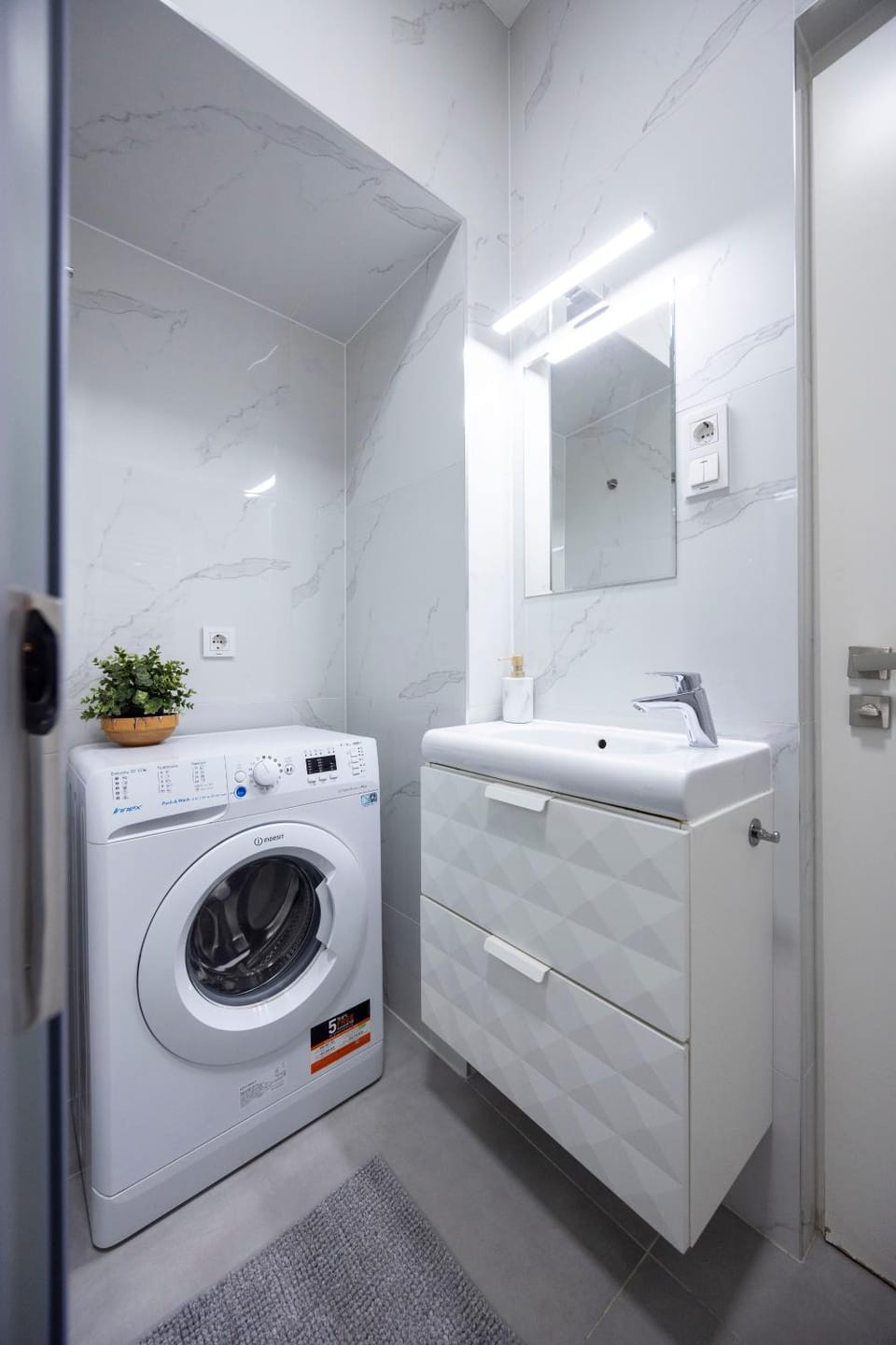 Bathroom, washing machine