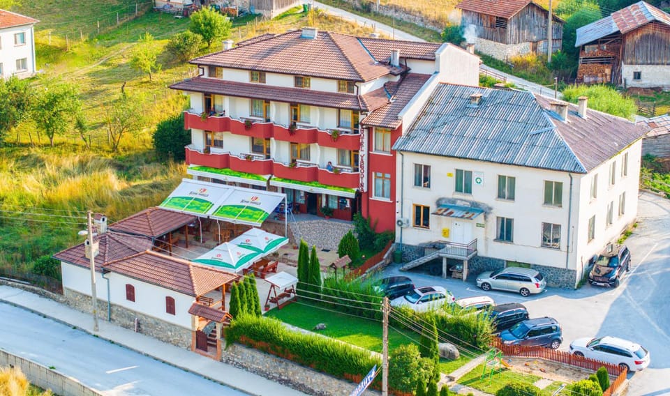 Property building, Bird's eye view, Parking