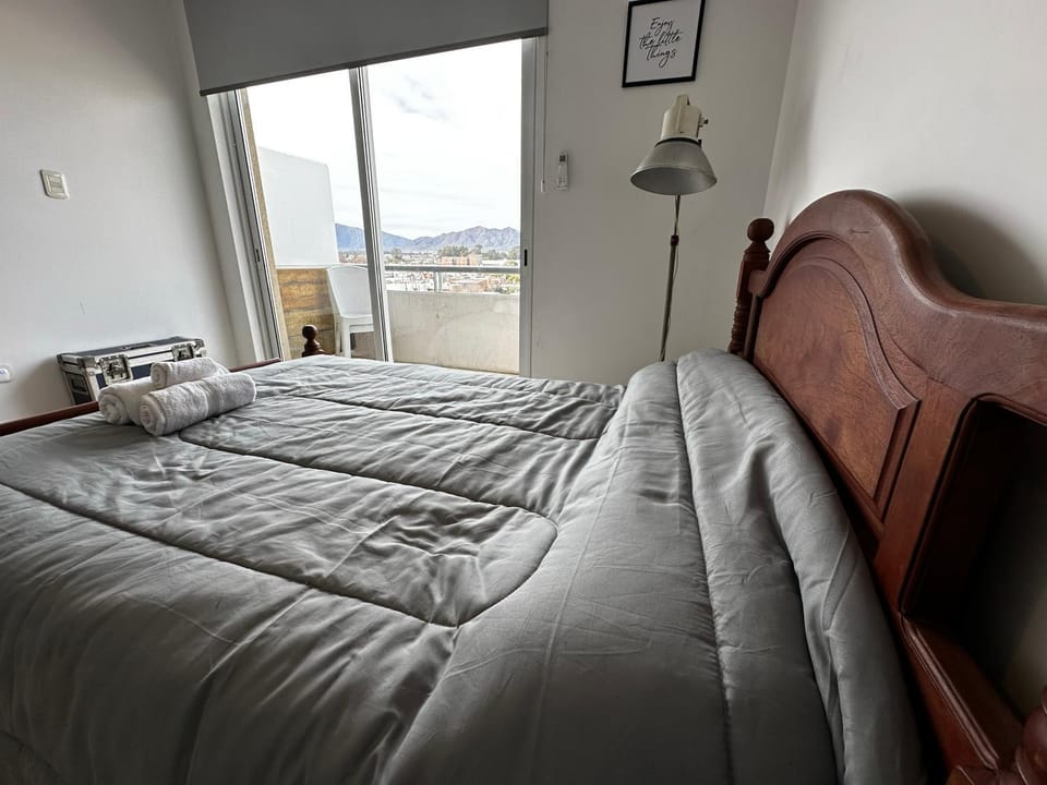 Property building, Bed, Living room, Photo of the whole room, Seating area, Bedroom