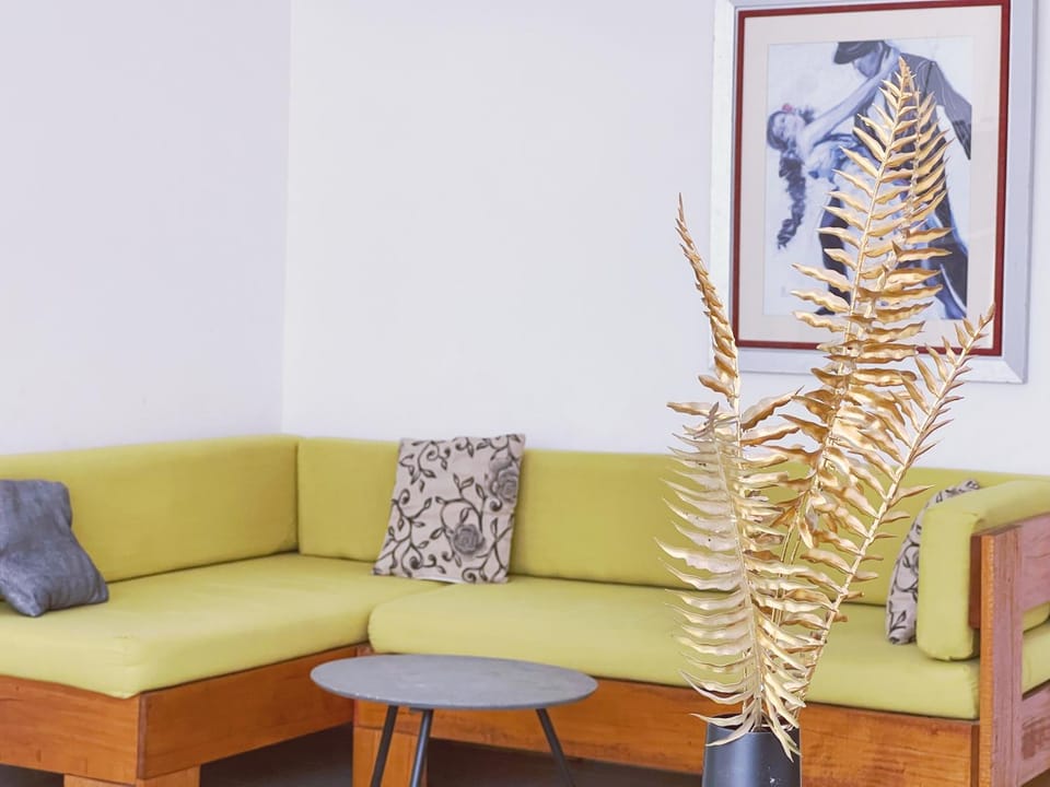 Living room, Decorative detail, Seating area