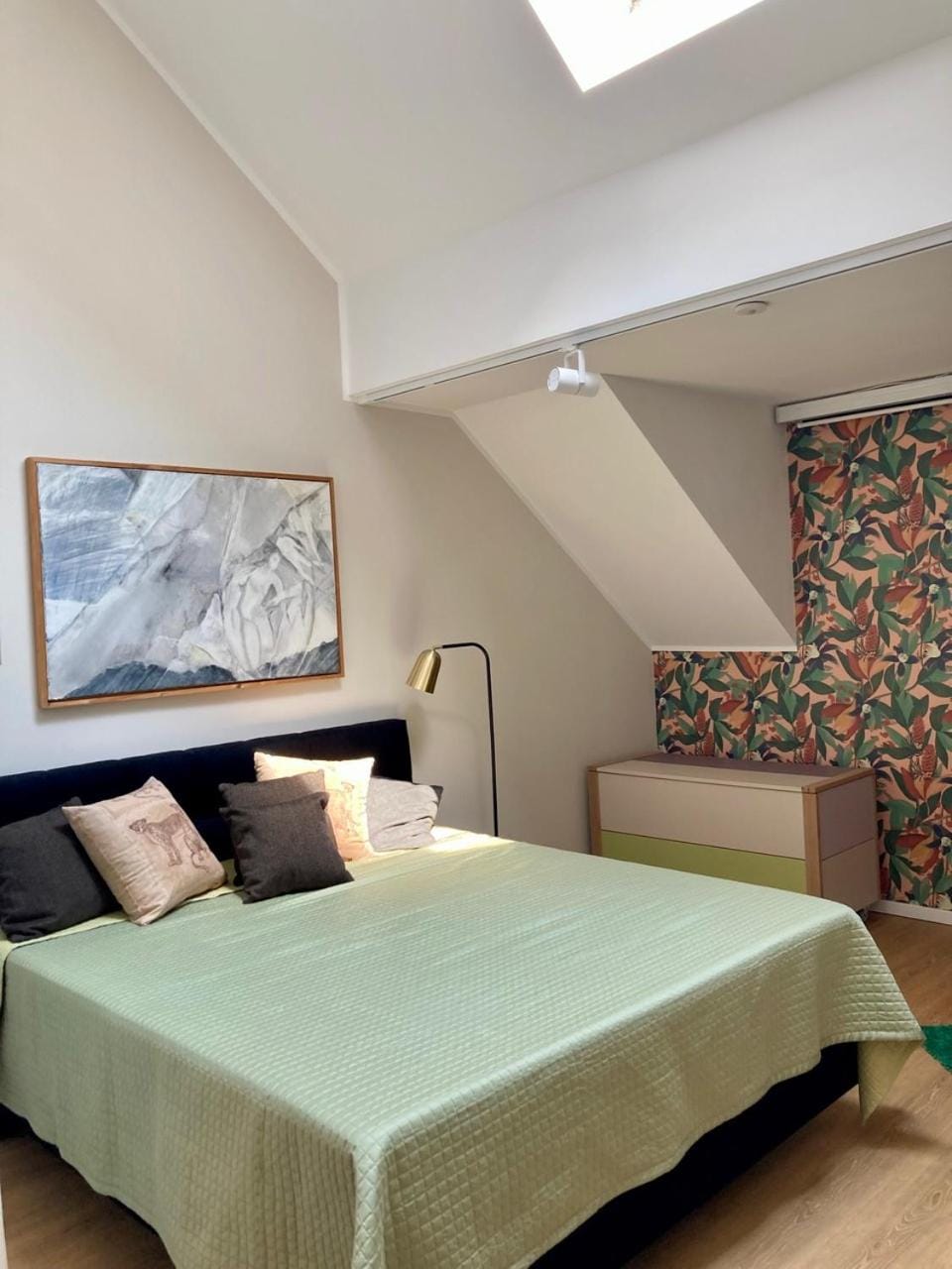 Bed, Photo of the whole room, Bedroom