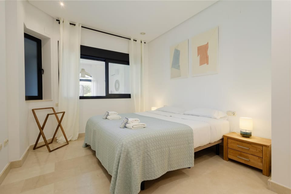 Bed, Photo of the whole room, Bedroom, towels, wardrobe, air conditioner