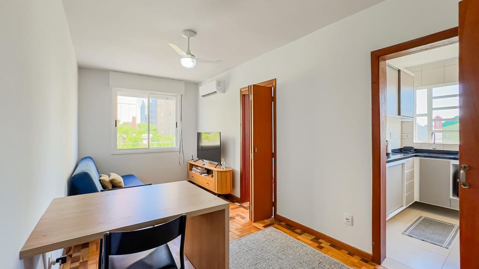 TV and multimedia, Seating area, Dining area