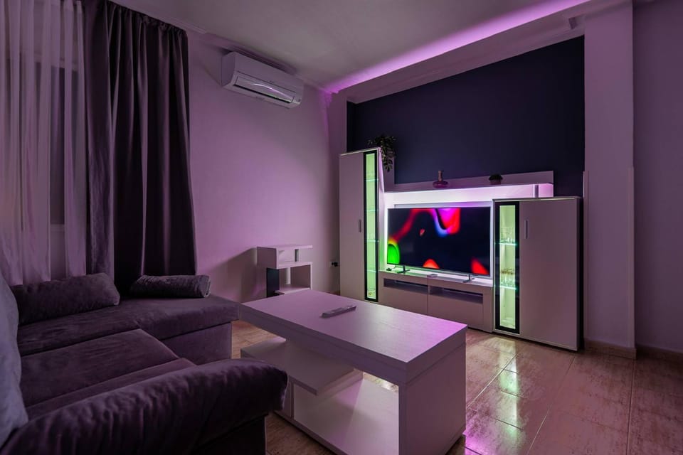 Communal lounge/ TV room, Living room
