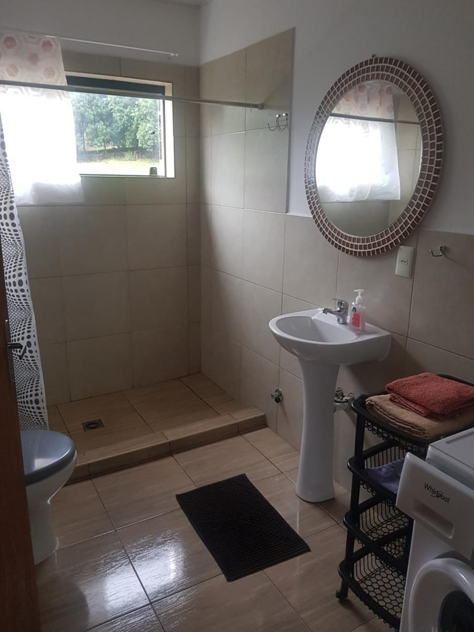 Shower, Toilet, Bathroom, towels, washing machine