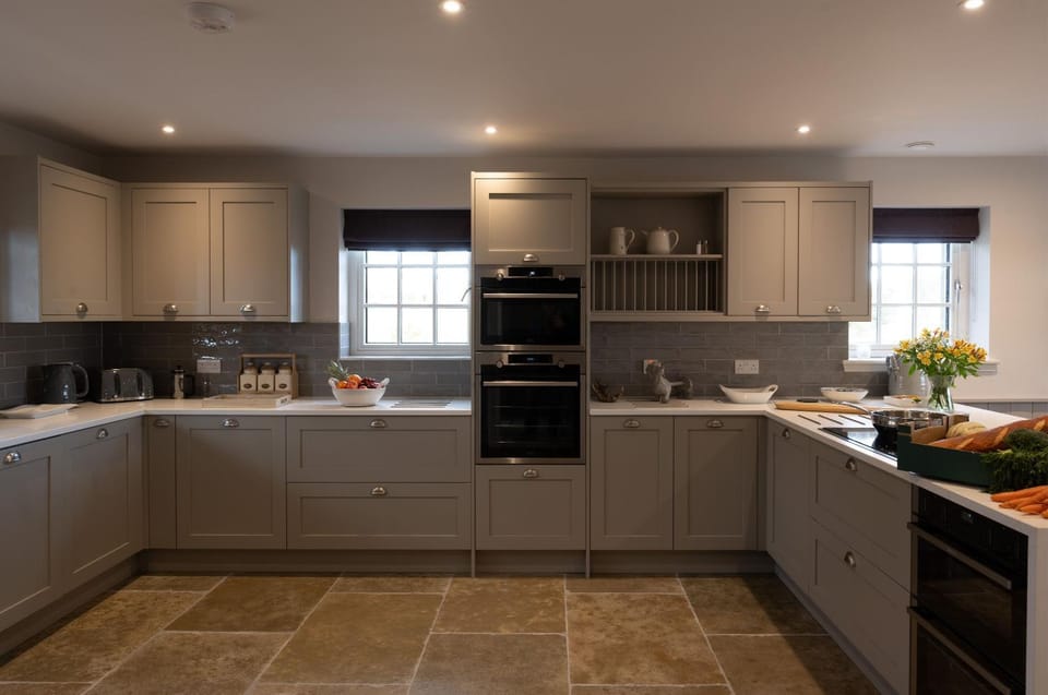 Property building, Coffee/tea facilities, Kitchen or kitchenette, dishwasher, stove, toaster