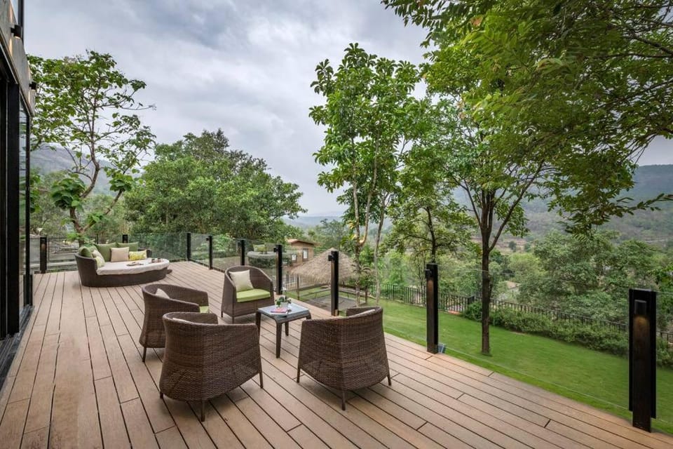 Patio, Spring, Day, Natural landscape, Garden, View (from property/room), Balcony/Terrace, Seating area, Evening entertainment, Garden view, Mountain view