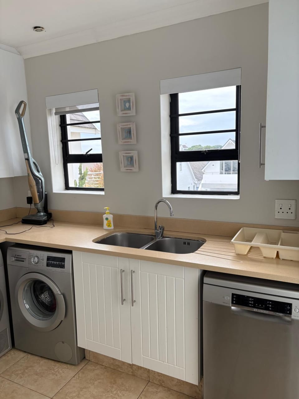 dishwasher, laundry, washing machine, dryer, kitchen