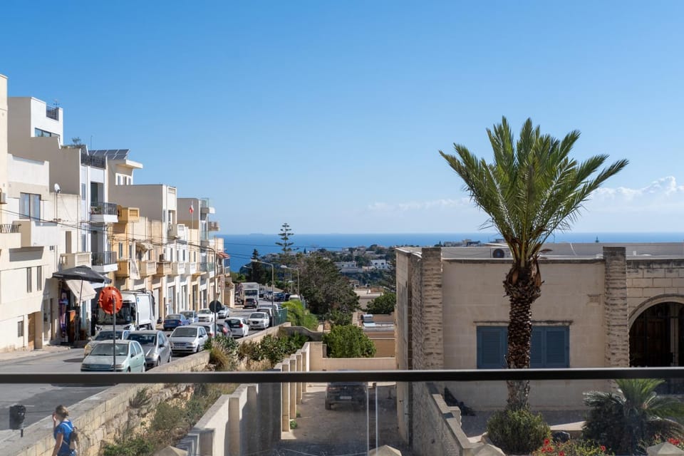 Day, Neighbourhood, City view, Location