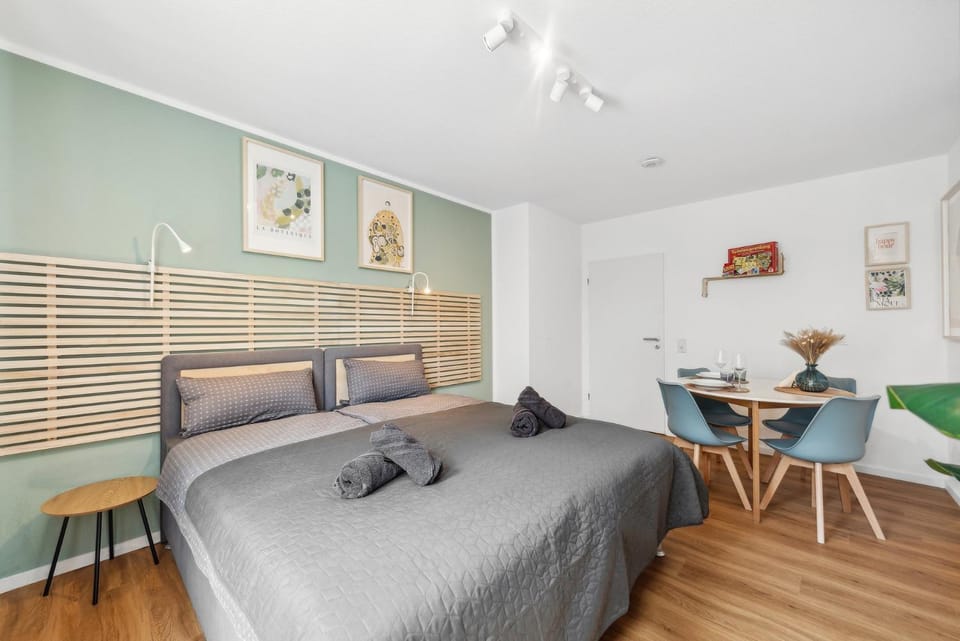 Bed, Photo of the whole room, Dining area, Bedroom