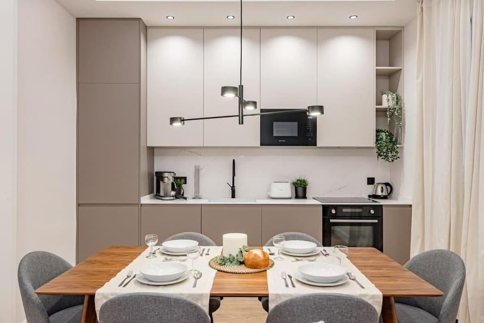 Kitchen or kitchenette, Dining area, stove, toaster
