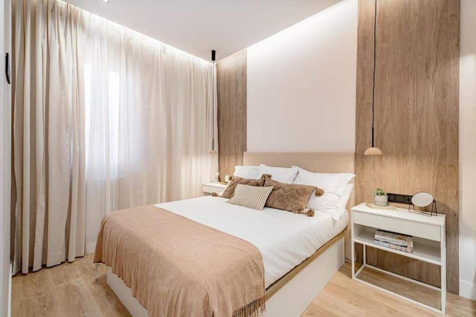 Bed, Photo of the whole room, Bedroom