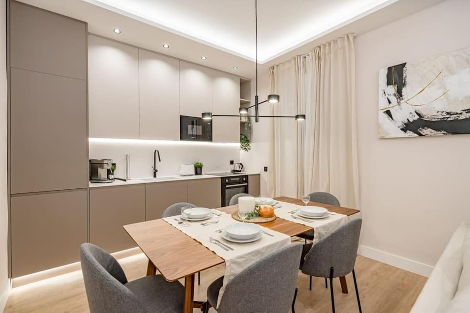 Kitchen or kitchenette, Dining area, stove