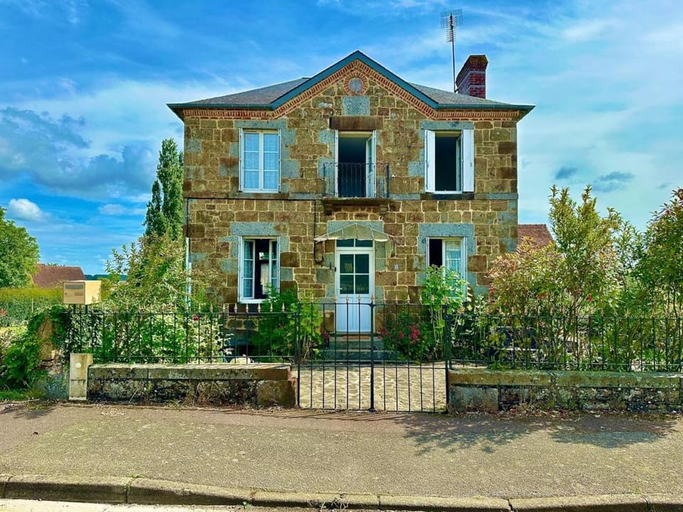 Property building, Garden view