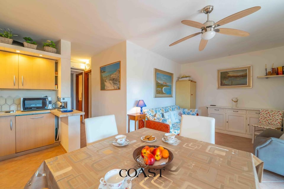 Kitchen or kitchenette, Seating area, Dining area, stove