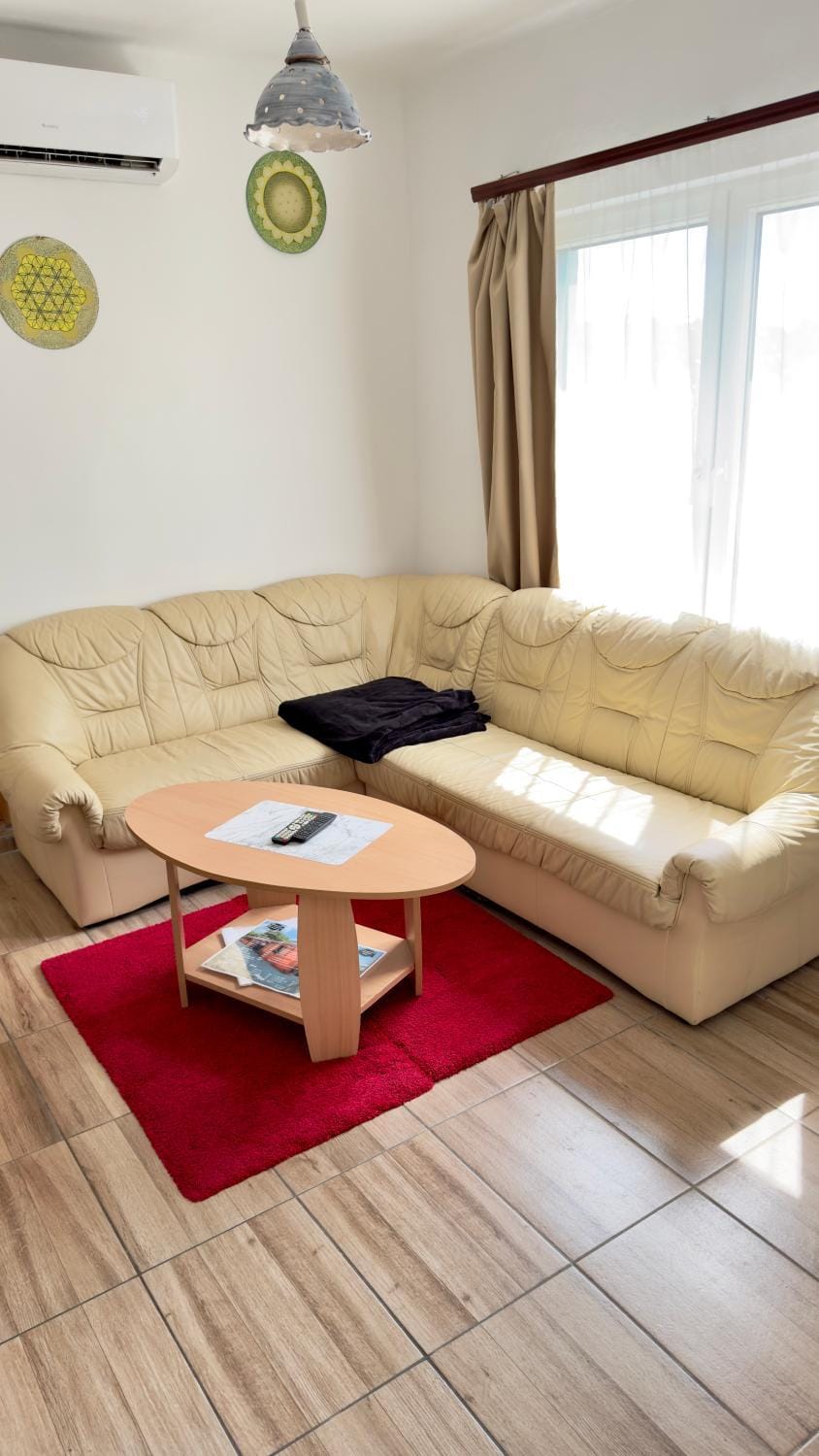 Communal lounge/ TV room, Living room, air conditioner