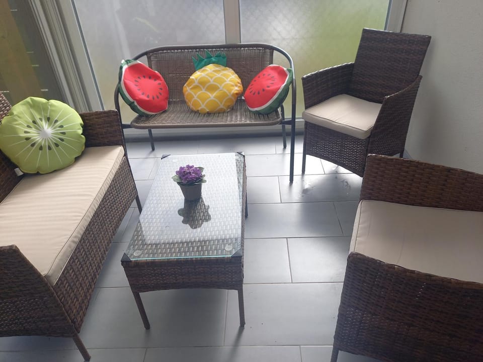 Seating area, Internal: Not applicable to any particular room