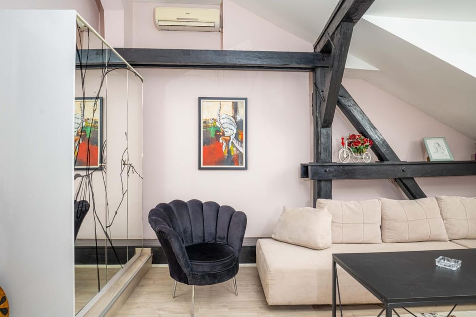 Living room, Seating area, air conditioner