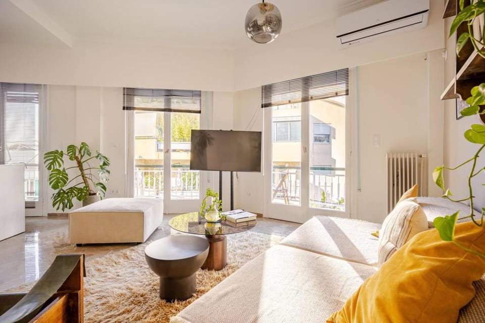TV and multimedia, Living room, Seating area, internet, air conditioner