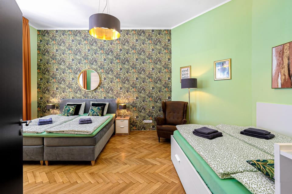 Bed, Photo of the whole room, Seating area, Bedroom