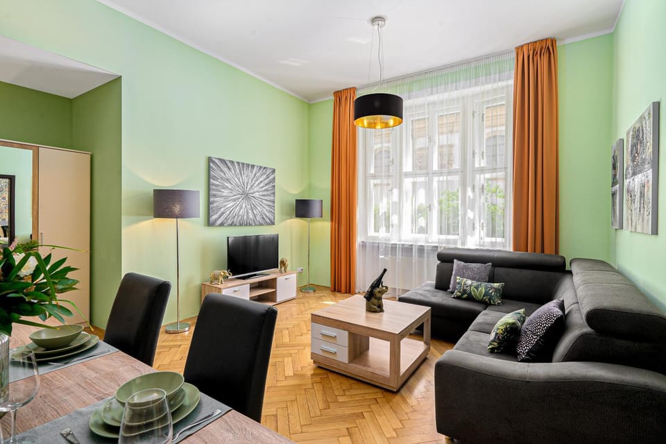 TV and multimedia, Living room, Seating area, Dining area, wardrobe