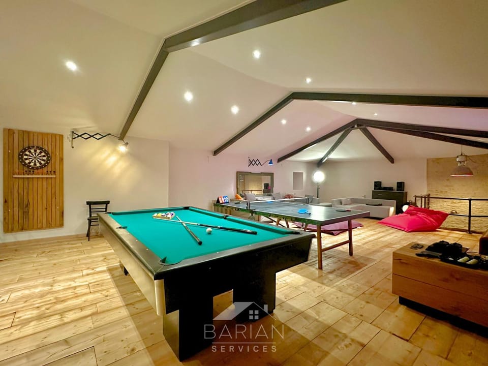 Billiard, Game Room
