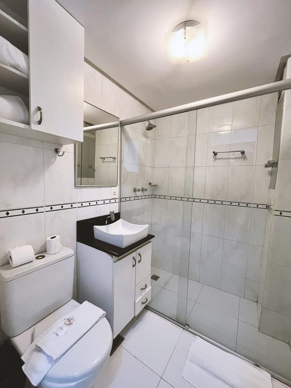 Shower, Toilet, Bathroom, towels