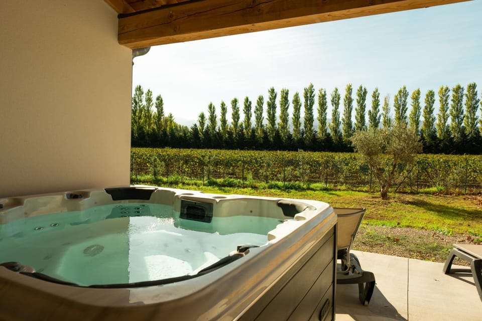 Garden, Hot Tub