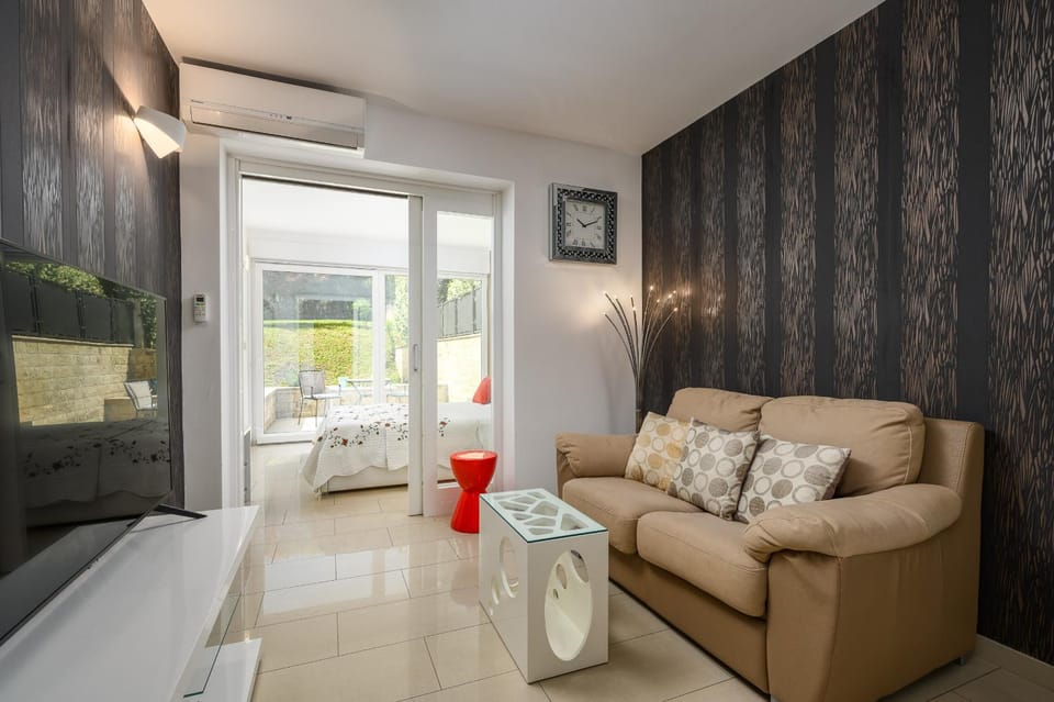 Communal lounge/ TV room, Living room