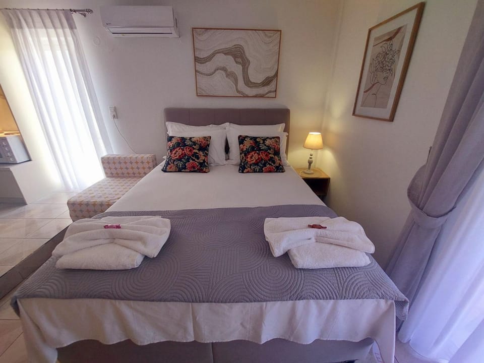 Eleni's Apartments Igoumenitsa - Γκαρσονιέρα στο ισόγειο επιπλωμένη, εξοπλισμένη Apartment in Peloponnese, Western Greece and the Ionian