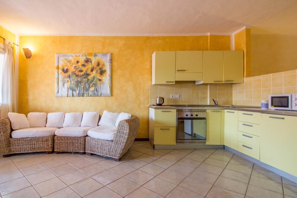 Kitchen or kitchenette, Living room