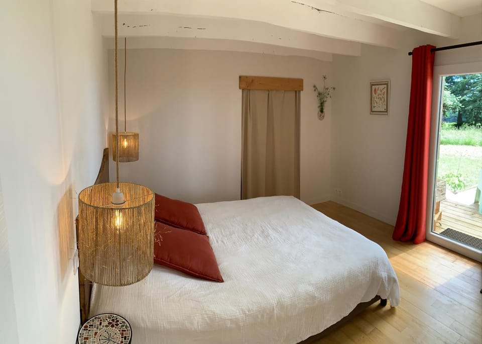 Bed, Photo of the whole room, Bedroom