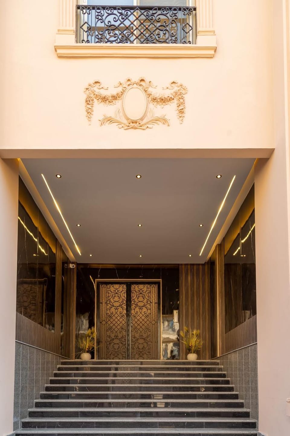 Facade/entrance