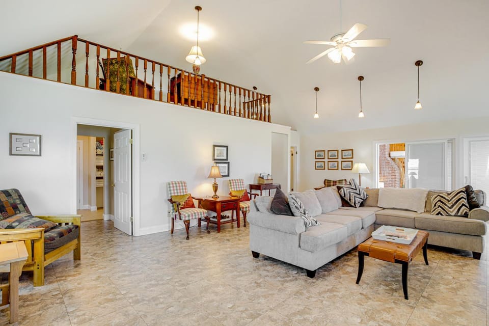 Waterfront Cambridge Home: Pool & Dock! House in Maryland