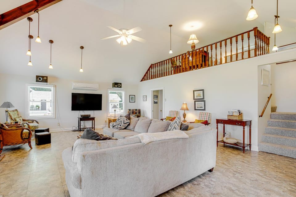Waterfront Cambridge Home: Pool & Dock! House in Maryland