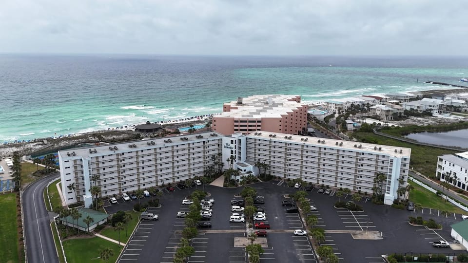 Emerald Oasis, Emerald Oasis- Gulf Front, Great for Families and Close to Destin Harbor! Apartment hotel in Destin
