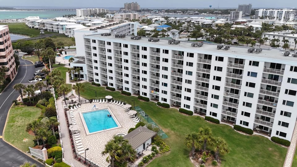 Emerald Oasis, Emerald Oasis- Gulf Front, Great for Families and Close to Destin Harbor! Apartment hotel in Destin