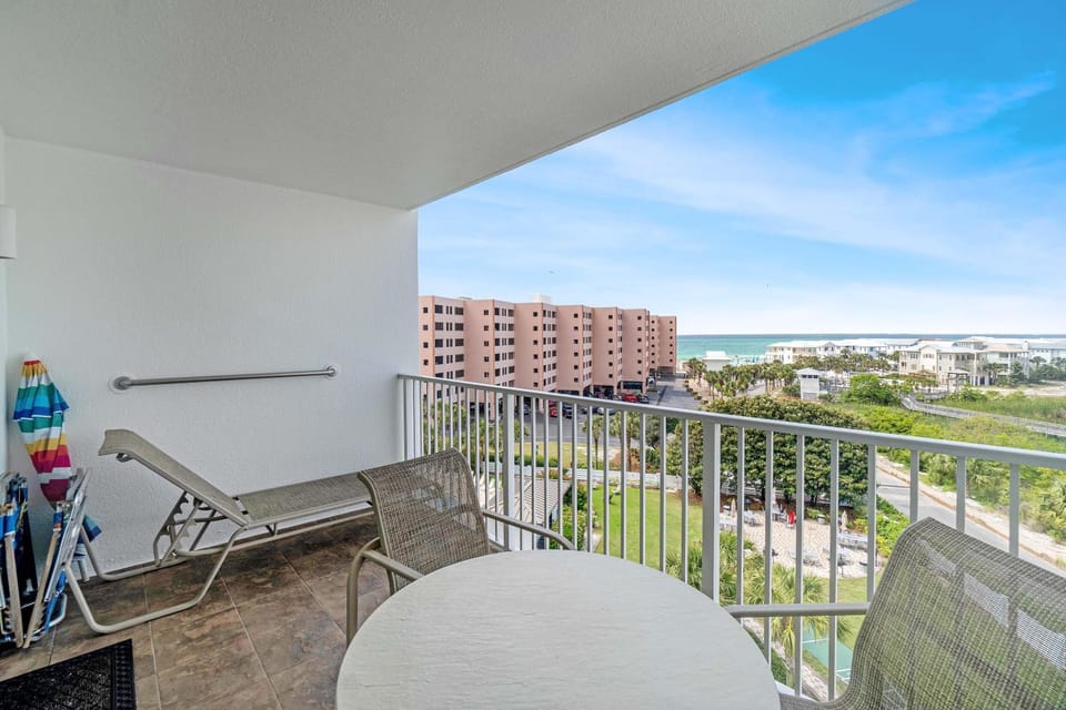 Emerald Oasis, Emerald Oasis- Gulf Front, Great for Families and Close to Destin Harbor! Apartment hotel in Destin