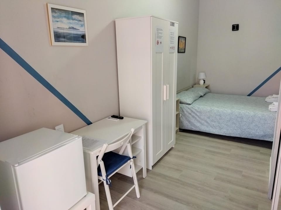 Bed, Photo of the whole room, wardrobe